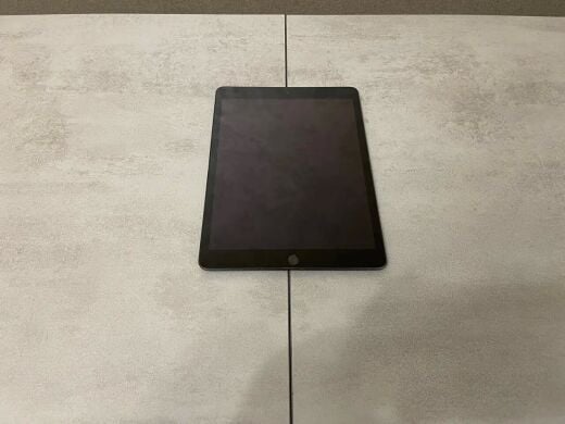 Планшет Б-клас Apple iPad A2270 MYLD2LLA (8th Gen, 2020) / 10.2" (2160x1620) IPS / Apple A12 Bionic (6 ядер до 1.6 - 2.5 GHz) / 3 GB RAM / 128 GB Memory / Wi-Fi