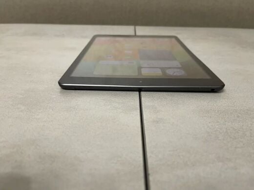 Планшет Б-клас Apple iPad A2270 MYLD2LLA (8th Gen, 2020) / 10.2" (2160x1620) IPS / Apple A12 Bionic (6 ядер до 1.6 - 2.5 GHz) / 3 GB RAM / 128 GB Memory / Wi-Fi