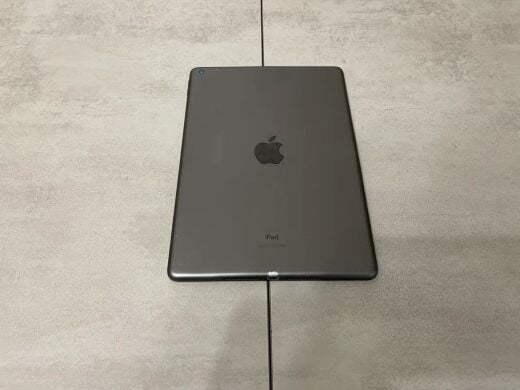 Планшет Б-клас Apple iPad A2270 MYLD2LLA (8th Gen, 2020) / 10.2" (2160x1620) IPS / Apple A12 Bionic (6 ядер до 1.6 - 2.5 GHz) / 3 GB RAM / 128 GB Memory / Wi-Fi