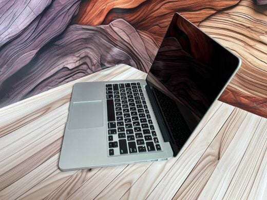 Ультрабук Б-клас Apple MacBook Pro 13 A1502 / 13.3" (2560x1600) IPS / Intel Core i5-5257U (2 (4) ядра по 2.7 - 3.1 GHz) / 16 GB DDR3 / 256 GB SSD / Intel Iris Graphics 6100 / WebCam / MacOS