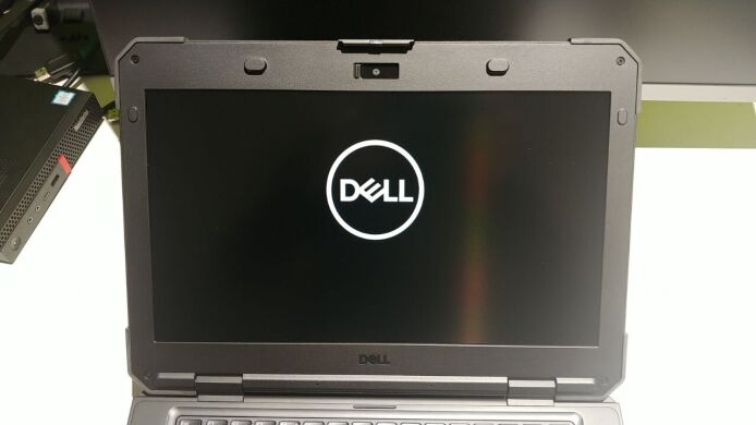 Защищенный ноутбук Dell Latitude 5424 Rugged / 14" (1920x1080) IPS / Intel Core i5-8350U (4 (8) ядра по 1.7 - 3.6 GHz) / 16 GB DDR4 / 256 GB SSD M.2 / Intel UHD Graphics 620 / WebCam