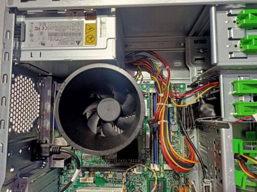 ПК Acer Veriton M480G Tower / Intel Core 2 Quad Q8200 (4 ядра по 2.3 GHz) / 4 GB DDR3 / 160 GB HDD / Intel GMA Graphics X4500 / Card Reader