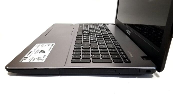 Ігровий ноутбук Б-клас Asus X550VX / 15.6" (1366x768) TN / Intel Core i7-7700HQ (4 (8) ядра по 2.8 - 3.8 GHz) / 16 GB DDR4 / 500 GB SSD M.2 / nVidia GeForce GTX 950M, 2 GB GDDR5, 128-bit / WebCam / HDMI / Win 10 Home