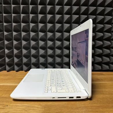 Ультрабук Asus R301U / 13.3" (1366x768) TN / Intel Core i3-6100U (2 (4) ядра по 2.3 GHz) / 8 GB DDR4 / 128 GB SSD / Intel HD Graphics 520 / WebCam / Win 10