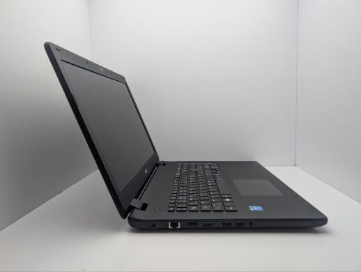Ноутбук Acer Aspire ES1-711 / 17.3" (1600x900) TN / Intel Celeron N2940 (4 ядра по 1.83 - 2.25 GHz) / 8 GB DDR3 / 120 GB SSD / Intel HD Graphics / WebCam / DVD-ROM Ноутбук Acer Aspire ES1-711 / 17.3" (1600x900) TN / Intel Celeron N2940 (4 ядра по 1.83 - 2.25 GHz) / 8 GB DDR3 / 120 GB SSD / Intel HD Graphics / WebCam / DVD-ROM