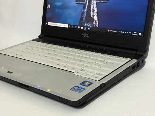 Ноутбук Fujitsu LifeBook S761 / 13.3" (1366x768) TN / Intel Core i7-2640M (2 (4) ядра по 2.8 - 3.5 GHz) / 8 GB DDR3 / 250 GB HDD / Intel HD Graphics 3000 / WebCam / DVD-ROM Ноутбук Fujitsu LifeBook S761 / 13.3" (1366x768) TN / Intel Core i7-2640M (2 (4) ядра по 2.8 - 3.5 GHz) / 8 GB DDR3 / 250 GB HDD / Intel HD Graphics 3000 / WebCam / DVD-ROM