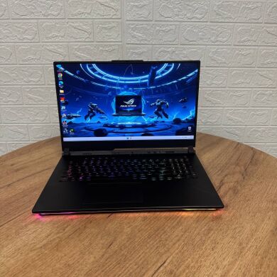 Ігровий ноутбук Asus ROG Strix SCAR G733PY / 17.3" (2560x1440) IPS / AMD Ryzen 9 7945HX (16 (32) ядер по 2.5 - 5.4 GHz) / 32 GB DDR5 / 1000 GB SSD NVMe / nVidia GeForce RTX 4090, 16 GB GDDR6, 256-bit / WebCam
