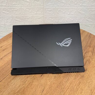 Ігровий ноутбук Asus ROG Strix SCAR G733PY / 17.3" (2560x1440) IPS / AMD Ryzen 9 7945HX (16 (32) ядер по 2.5 - 5.4 GHz) / 32 GB DDR5 / 1000 GB SSD NVMe / nVidia GeForce RTX 4090, 16 GB GDDR6, 256-bit / WebCam