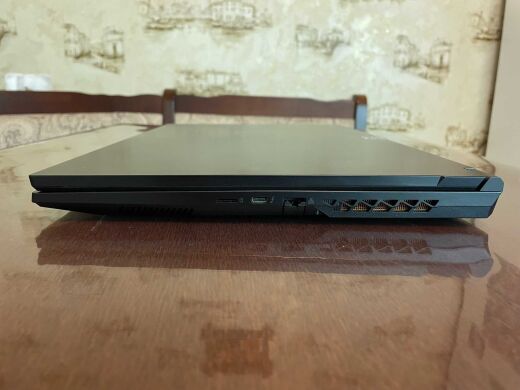 Игровой ноутбук Clevo PC70DF1 / 17.3" (1920x1080) IPS / Intel Core i7-10870H (8 (16) ядер по 2.2 - 5.0 GHz) / 32 GB DDR4 / 512 GB SSD / nVidia GeForce RTX 2070, 8 GB GDDR6, 256-bit / WebCam