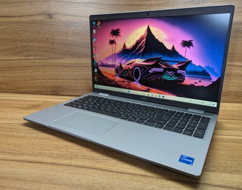 Ультрабук Dell Latitude 5530 / 15.6" (1920x1080) IPS / Intel Core i5-1135G7 (4 (8) ядра по 2.4 - 4.2 GHz) / 16 GB DDR4 / 512 GB SSD / Intel Iris Xe Graphics / WebCam / Windows 10