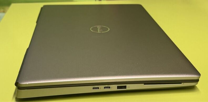 Мобільна робоча станція Dell Precision 7750 / 17.3" (1920x1080) IPS / Intel Core i7-10850H (6 (12) ядер по 2.7 - 5.1 GHz) / 32 GB DDR4 / 512 GB SSD / nVidia Quadro RTX 3000, 6 GB GDDR6, 192-bit / WebCam / HDMI