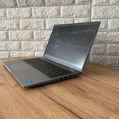 Мобільна робоча станція Б-клас Dell Precision 3560 / 15.6" (1920x1080) IPS / Intel Core i5-1145G7 (4 (8) ядра по 2.6 - 4.4 GHz) / 32 GB DDR4 / 256 GB SSD / nVidia Quadro T500, 4 GB GDDR6, 64-bit / WebCam