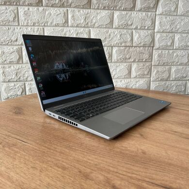 Мобільна робоча станція Б-клас Dell Precision 3560 / 15.6" (1920x1080) IPS / Intel Core i5-1145G7 (4 (8) ядра по 2.6 - 4.4 GHz) / 32 GB DDR4 / 256 GB SSD / nVidia Quadro T500, 4 GB GDDR6, 64-bit / WebCam