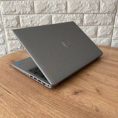 Мобільна робоча станція Б-клас Dell Precision 3560 / 15.6" (1920x1080) IPS / Intel Core i5-1145G7 (4 (8) ядра по 2.6 - 4.4 GHz) / 32 GB DDR4 / 256 GB SSD / nVidia Quadro T500, 4 GB GDDR6, 64-bit / WebCam