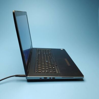 Мобільна робоча станція Б-клас Dell Precision 7710 / 17.3" (1920x1080) IPS / Intel Core i7-6820HQ (4 (8) ядра по 2.7 - 3.6 GHz) / 32 GB DDR4 / 480 GB SSD / nVidia Quadro M3000M, 4 GB GDDR5, 256-bit / Win10 Pro