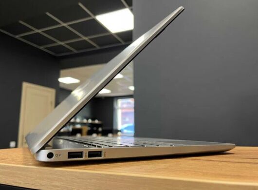 Ультрабук HP 15s-eq2237ng / 15.6" (1920x1080) TN / AMD Ryzen 3 5300U (4 (8) ядра по 2.6 - 3.8 GHz) / 8 GB DDR4 / 512 GB SSD / AMD Radeon Vega 6 / WebCam / Win 10