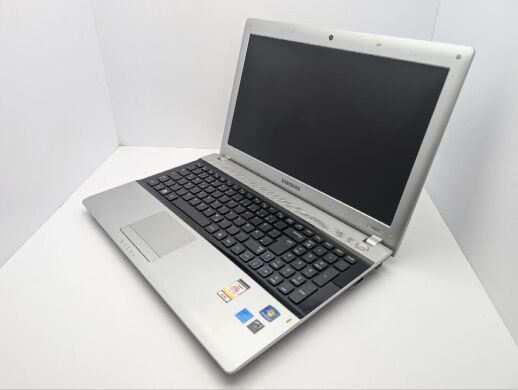 Ноутбук Samsung RV515 / 15.6" (1366x768) TN / AMD E-450 (2 ядра по 1.65 GHz) / 8 GB DDR3 / 1000 GB HDD / AMD Radeon HD 6470M, 512 MB GDDR3, 64-bit / WebCam