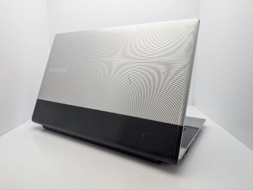 Ноутбук Samsung RV720 / 17.3" (1600x900) TN / Intel Core i5-2410M (2 (4) ядра по 2.3 - 2.9 GHz) / 6 GB DDR3 / 1000 GB HDD / Intel HD Graphics 3000 / WebCam Ноутбук Samsung RV720 / 17.3" (1600x900) TN / Intel Core i5-2410M (2 (4) ядра по 2.3 - 2.9 GHz) / 6 GB DDR3 / 1000 GB HDD / Intel HD Graphics 3000 / WebCam