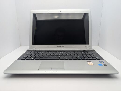 Ноутбук Samsung RV515 / 15.6" (1366x768) TN / AMD E-450 (2 ядра по 1.65 GHz) / 8 GB DDR3 / 1000 GB HDD / AMD Radeon HD 6470M, 512 MB GDDR3, 64-bit / WebCam