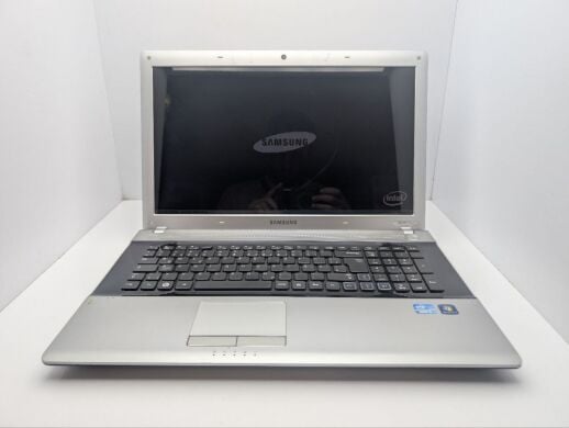 Ноутбук Samsung RV720 / 17.3" (1600x900) TN / Intel Core i5-2410M (2 (4) ядра по 2.3 - 2.9 GHz) / 6 GB DDR3 / 1000 GB HDD / Intel HD Graphics 3000 / WebCam Ноутбук Samsung RV720 / 17.3" (1600x900) TN / Intel Core i5-2410M (2 (4) ядра по 2.3 - 2.9 GHz) / 6 GB DDR3 / 1000 GB HDD / Intel HD Graphics 3000 / WebCam