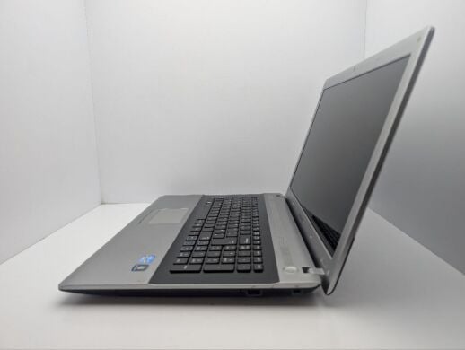Ноутбук Samsung RV720 / 17.3" (1600x900) TN / Intel Core i5-2410M (2 (4) ядра по 2.3 - 2.9 GHz) / 6 GB DDR3 / 1000 GB HDD / Intel HD Graphics 3000 / WebCam Ноутбук Samsung RV720 / 17.3" (1600x900) TN / Intel Core i5-2410M (2 (4) ядра по 2.3 - 2.9 GHz) / 6 GB DDR3 / 1000 GB HDD / Intel HD Graphics 3000 / WebCam