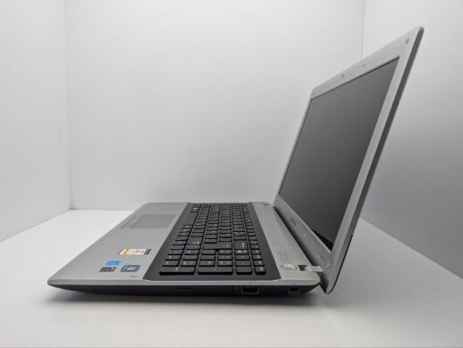 Ноутбук Samsung RV515 / 15.6" (1366x768) TN / AMD E-450 (2 ядра по 1.65 GHz) / 8 GB DDR3 / 1000 GB HDD / AMD Radeon HD 6470M, 512 MB GDDR3, 64-bit / WebCam