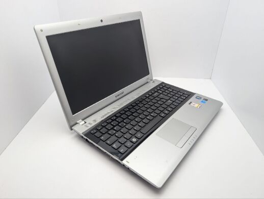 Ноутбук Samsung RV515 / 15.6" (1366x768) TN / AMD E-450 (2 ядра по 1.65 GHz) / 8 GB DDR3 / 1000 GB HDD / AMD Radeon HD 6470M, 512 MB GDDR3, 64-bit / WebCam