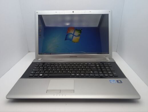 Ноутбук Samsung RV720 / 17.3" (1600x900) TN / Intel Core i5-2410M (2 (4) ядра по 2.3 - 2.9 GHz) / 6 GB DDR3 / 1000 GB HDD / Intel HD Graphics 3000 / WebCam Ноутбук Samsung RV720 / 17.3" (1600x900) TN / Intel Core i5-2410M (2 (4) ядра по 2.3 - 2.9 GHz) / 6 GB DDR3 / 1000 GB HDD / Intel HD Graphics 3000 / WebCam