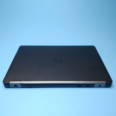 Ігровий ноутбук Dell Latitude E5570 / 15.6" (1366x768) TN / Intel Core i7-6820HQ (4 (8) ядра по 2.7 - 3.6 GHz) / 8 GB DDR4 / 256 GB SSD / AMD Radeon R7 M370, 2 GB GDDR5, 256-bit / Win 10 Pro