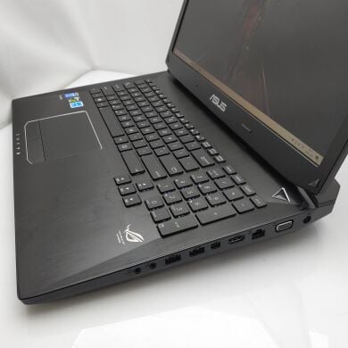 Ігровий ноутбук Asus ROG G750JZ / 17.3" (1920х1080) TN / Intel Core i7-4700HQ (4 (8) ядра по 2.4 - 3.4 GHz) / 16 GB DDR3 / 128 GB SSD+128 GB SSD / nVidia GeForce GTX 880M 4 GB / WebCam / DVD-ROM