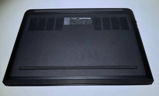 Игровой ноутбук Dell G7 7588 / 15.6" (1920x1080) IPS / Intel Core i7-8750H (6 (12) ядер по 2.2 - 4.1 GHz) / 16 GB DDR4 / 256 GB SSD + 1000 GB HDD / nVidia GeForce GTX 1060, 6 GB GDDR5, 192-bit / WebCam / Windows 11