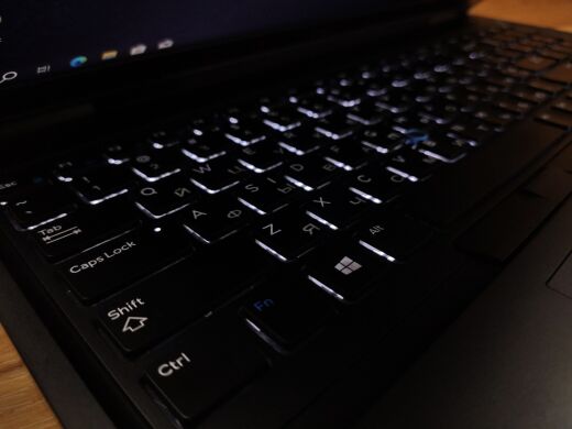 Игровой ноутбук Dell Latitude 5591 / 15.6" (1920x1080) TN / Intel Core i7-8850H (6 (12) ядра по 2.6 - 4.3 GHz) / 16 GB DDR4 / 480 GB SSD / nVidia GeForce MX130, 2 GB GDDR5, 64-bit / WebCam Игровой ноутбук Dell Latitude 5591 / 15.6" (1920x1080) TN / Intel Core i7-8850H (6 (12) ядра по 2.6 - 4.3 GHz) / 16 GB DDR4 / 480 GB SSD / nVidia GeForce MX130, 2 GB GDDR5, 64-bit / WebCam