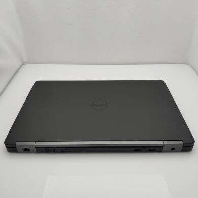 Игровой ноутбук Dell Latitude E5570 / 15.6" (1366x768) TN / Intel Core i7-6820HQ (4 (8) ядра по 2.7 - 3.6 GHz) / 8 GB DDR4 / 240 GB SSD / AMD Radeon R7 M370, 2 GB GDDR5, 256-bit / WebCam / Win 10 Pro