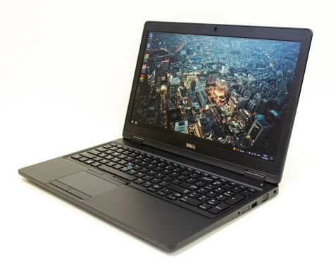 Мобільна робоча станція Б-клас Dell Precision 3520 / 15.6" (1920x1080) TN / Intel Core i7-7820HQ (4 (8) ядра по 2.9 - 3.9 GHz) / 4 GB DDR4 / 120 GB SSD / nVidia Quadro M620, 2 GB GDDR5, 128-bit / WebCam / HDMI