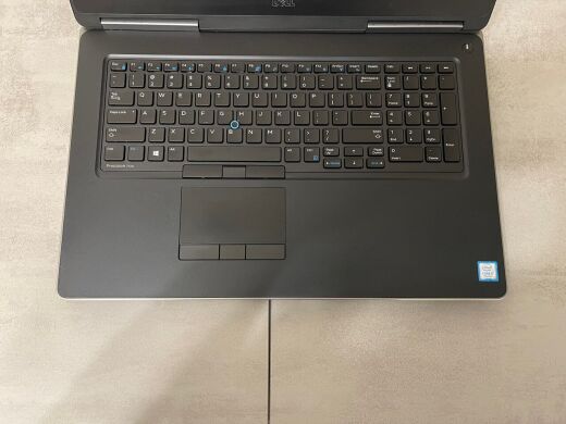 Мобильная рабочая станция Dell Precision 7720 / 17.3" (1600x900) TN / Intel Core i7-7820HQ (4 (8) ядра по 2.9 - 3.9 GHz) / 16 GB DDR4 / 256 GB SSD + 1000 GB HDD / nVidia Quadro M1200, 4 GB GDDR5, 128-bit Мобильная рабочая станция Dell Precision 7720 / 17.3" (1600x900) TN / Intel Core i7-7820HQ (4 (8) ядра по 2.9 - 3.9 GHz) / 16 GB DDR4 / 256 GB SSD + 1000 GB HDD / nVidia Quadro M1200, 4 GB GDDR5, 128-bit