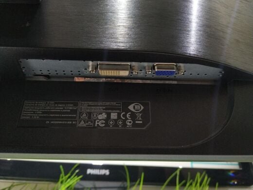 Монитор AOC E2460PDA / 24" (1920x1080) TN / DVI, VGA, Audio / VESA 100x100 / Встроенные колонки 2x 2W
