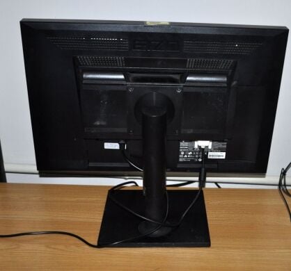 Монітор Б-клас EIZO FlexScan EV2436W / 24" (1920x1200) IPS / USB, VGA, DVI, DisplayPort / Вбудовані колонки 2хx 2W / VESA 100x100 + Кабелі (VGA, DVI, DisplayPort на вибір) та живлення в комплекті