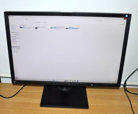Монітор Б-клас EIZO FlexScan EV2436W / 24" (1920x1200) IPS / USB, VGA, DVI, DisplayPort / Вбудовані колонки 2хx 2W / VESA 100x100 + Кабелі (VGA, DVI, DisplayPort на вибір) та живлення в комплекті