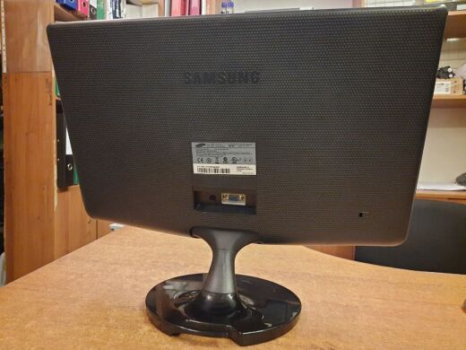 Монитор Samsung SyncMaster S22A100N / 22" (1920x1080) TN / VGA + кабель питания и VGA Монитор Samsung SyncMaster S22A100N / 22" (1920x1080) TN / VGA + кабель питания и VGA