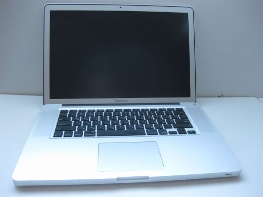 Ноутбук Apple MacBook Pro A1286 / 15.4" (1680x1050) TN / Intel Core i7-2860QM (4 (8) ядра по 2.5 - 3.6 GHz) / 8 GB DDR3 / 256 GB SSD / AMD Radeon HD 6770M, 1 GB GDDR5, 128-bit / WebCam
