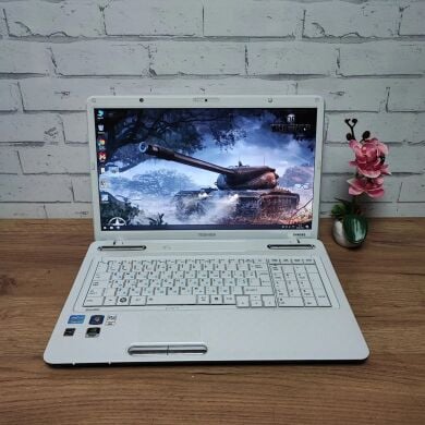 Ноутбук Б-класс Toshiba Satellite L775D-12T / 17.3" (1600x900) TN / Intel Core i5-2520M (2 (4) ядра по 2.5 - 3.2 GHz) / 8 GB DDR3 / 128 GB SSD / nVidia GeForce GT 525M, 1 GB GDDR3, 128-bit / WebCam / DVD-ROM