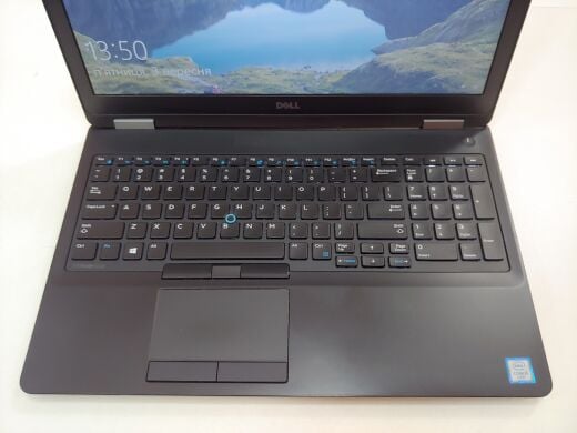 Ноутбук Dell Latitude E5570 / 15.6" (1366x768) TN LED / Intel Core i3-6100U (2 (4) ядра по 2.3 GHz) / 8 GB DDR4 / 240 GB SSD / WebCam Ноутбук Dell Latitude E5570 / 15.6" (1366x768) TN LED / Intel Core i3-6100U (2 (4) ядра по 2.3 GHz) / 8 GB DDR4 / 240 GB SSD / WebCam