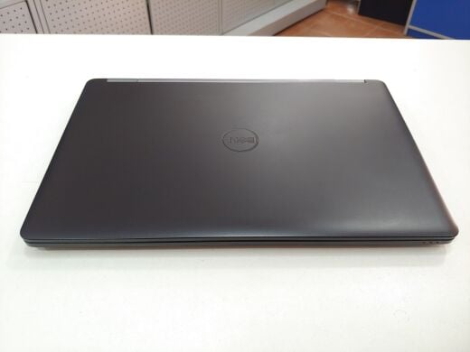 Ноутбук Dell Latitude E5570 / 15.6" (1366x768) TN LED / Intel Core i3-6100U (2 (4) ядра по 2.3 GHz) / 8 GB DDR4 / 240 GB SSD / WebCam Ноутбук Dell Latitude E5570 / 15.6" (1366x768) TN LED / Intel Core i3-6100U (2 (4) ядра по 2.3 GHz) / 8 GB DDR4 / 240 GB SSD / WebCam