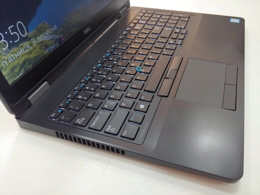 Ноутбук Dell Latitude E5570 / 15.6" (1366x768) TN LED / Intel Core i3-6100U (2 (4) ядра по 2.3 GHz) / 8 GB DDR4 / 240 GB SSD / WebCam Ноутбук Dell Latitude E5570 / 15.6" (1366x768) TN LED / Intel Core i3-6100U (2 (4) ядра по 2.3 GHz) / 8 GB DDR4 / 240 GB SSD / WebCam