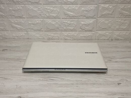 Ноутбук Samsung R428 / 14" (1366x768) TN / Intel Core 2 Duo P7350 (2 ядра по 2.0 GHz) / 4 GB DDR3 / 120 GB SSD / nVidia GeForce 310M, 512 MB GDDR3, 64-bit / WebCam