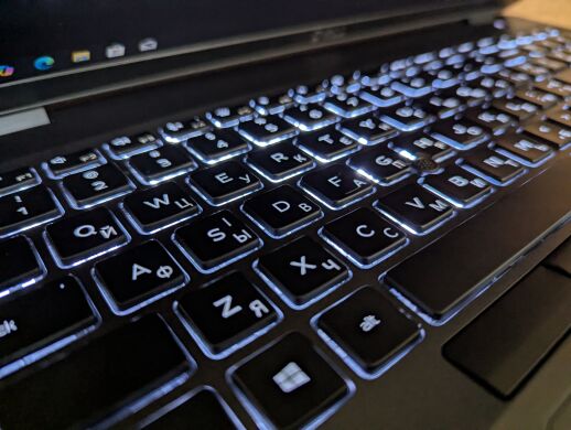Ультрабук Б-клас Dell Latitude 5500 / 15.6" (1920x1080) IPS / Intel Core i5-8265U (4 (8) ядра по 1.6 - 3.9 GHz) / 8 GB DDR4 / 256 GB SSD / Intel UHD Graphics 620 / WebCam / Windows 10