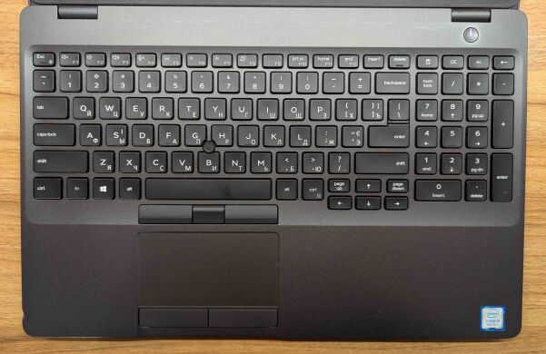 Ультрабук Б-клас Dell Latitude 5500 / 15.6" (1920x1080) IPS / Intel Core i5-8265U (4 (8) ядра по 1.6 - 3.9 GHz) / 8 GB DDR4 / 256 GB SSD / Intel UHD Graphics 620 / WebCam / Windows 10