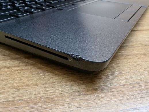 Ультрабук Б-клас Dell Latitude 5500 / 15.6" (1920x1080) IPS / Intel Core i5-8265U (4 (8) ядра по 1.6 - 3.9 GHz) / 8 GB DDR4 / 256 GB SSD / Intel UHD Graphics 620 / WebCam / Windows 10