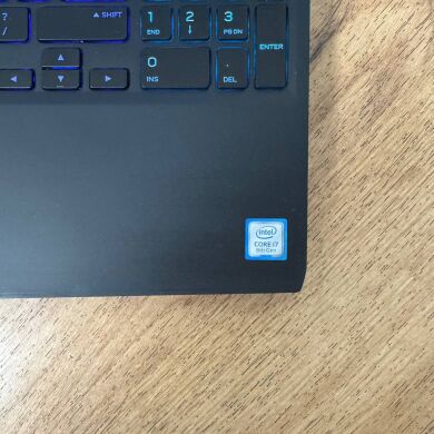 Игровой ноутбук Dell Alienware m15 / 15.6" (1920x1080) IPS / Intel Core i7-8750H (6 (12) ядер по 2.2 - 4.1 GHz) / 16 GB DDR4 / 256 GB SSD M.2 + 1000 GB HDD / nVidia GeForce GTX 1660 Ti, 6 GB GDDR6, 192-bit / WebCam