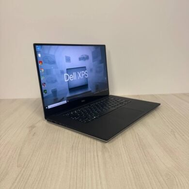 Ігровий ноутбук Б-клас Dell XPS 15 9550 / 15.6" (3840x2160) IPS Touch / Intel Core i7-6700HQ (4 (8) ядра по 2.6 - 3.5 GHz) / 8 GB DDR4 / 256 GB SSD NVMe / nVidia GeForce GTX 960M, 2 GB GDDR5, 128-bit